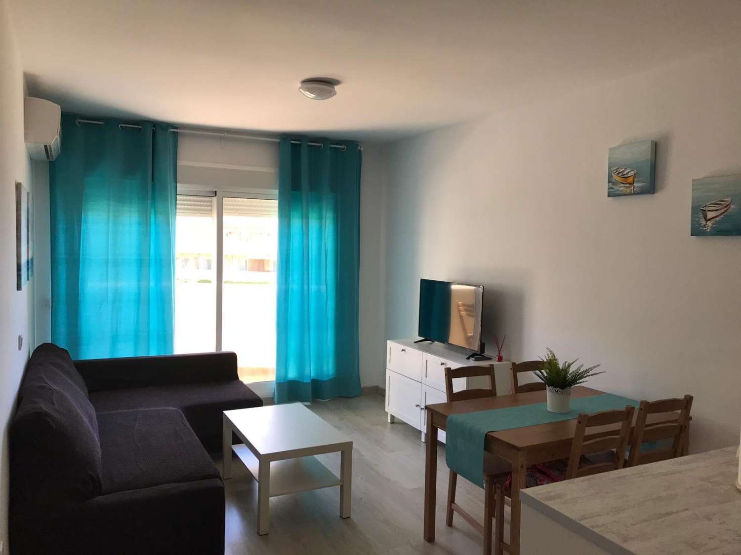 MIDDEN SEIZOEN. TE HUUR VAN 08.10.24-30.6.25 MOOI APPARTEMENT OP DE 1E LIJN VAN HET STRAND MET UITZICHT OP ZEE IN BENALMÁDENA