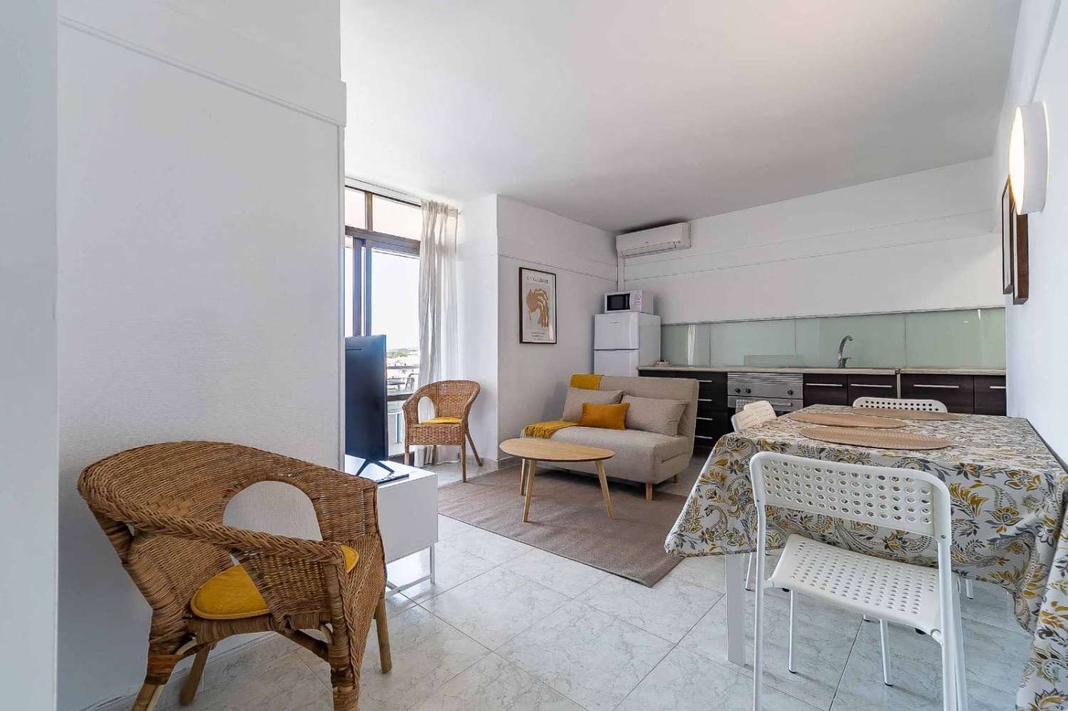 MID-SEASON. FOR RENT FROM 15.9.24-15.6.2025 NICE APARTMENT IN FUENGIROLA