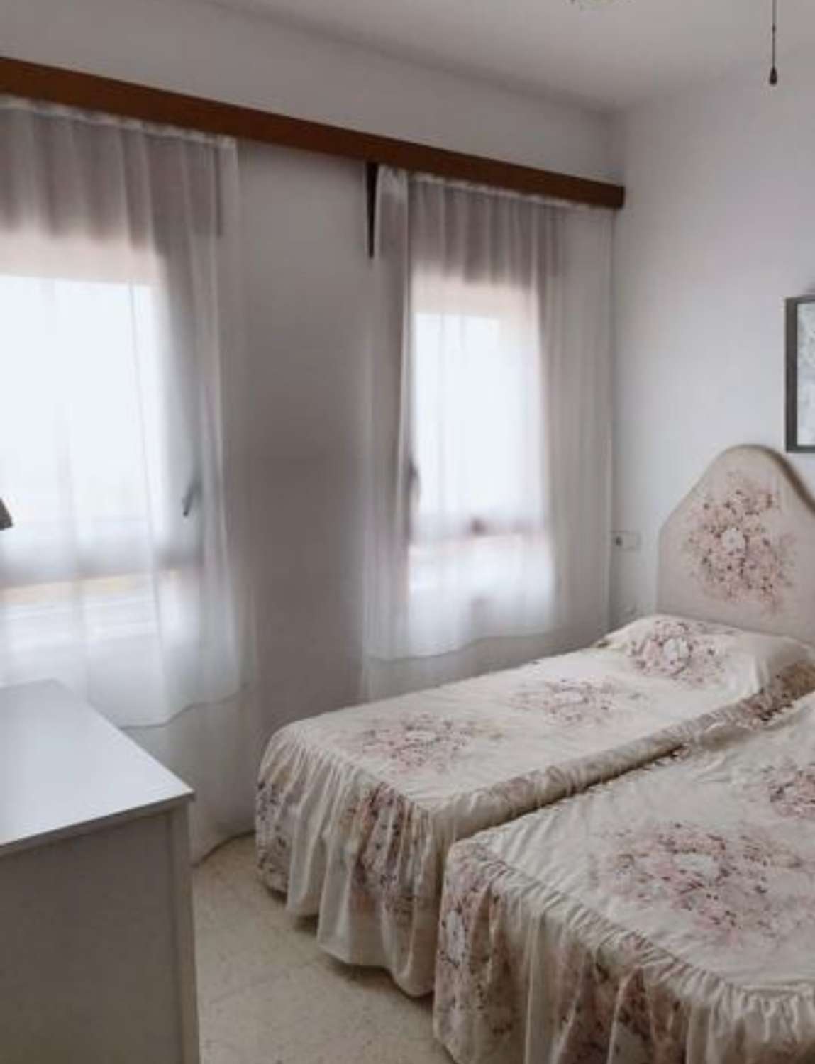 MID-SEASON. FOR RENT FROM 1.10.2024-31.5.2025 NICE APARTMENT ON 1ST LINE OF BEACH EL BAJONDILLO (TORREMOLINOS)