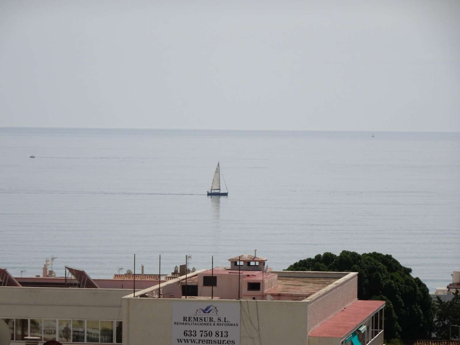 SE VENDE PISO  ZONA MONTEMAR CON PISCINA Y VISTAS AL MAR