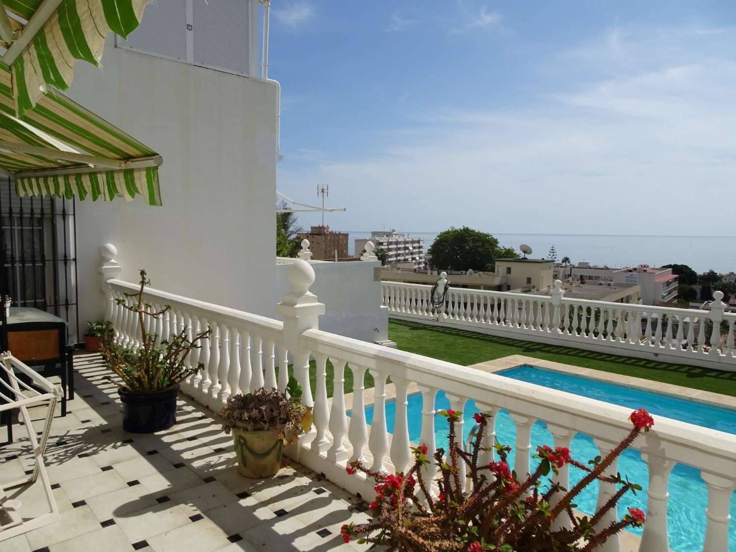 APARTMENT FOR SALE MONTEMAR AREA WITH POOL AND SEA VIEWS