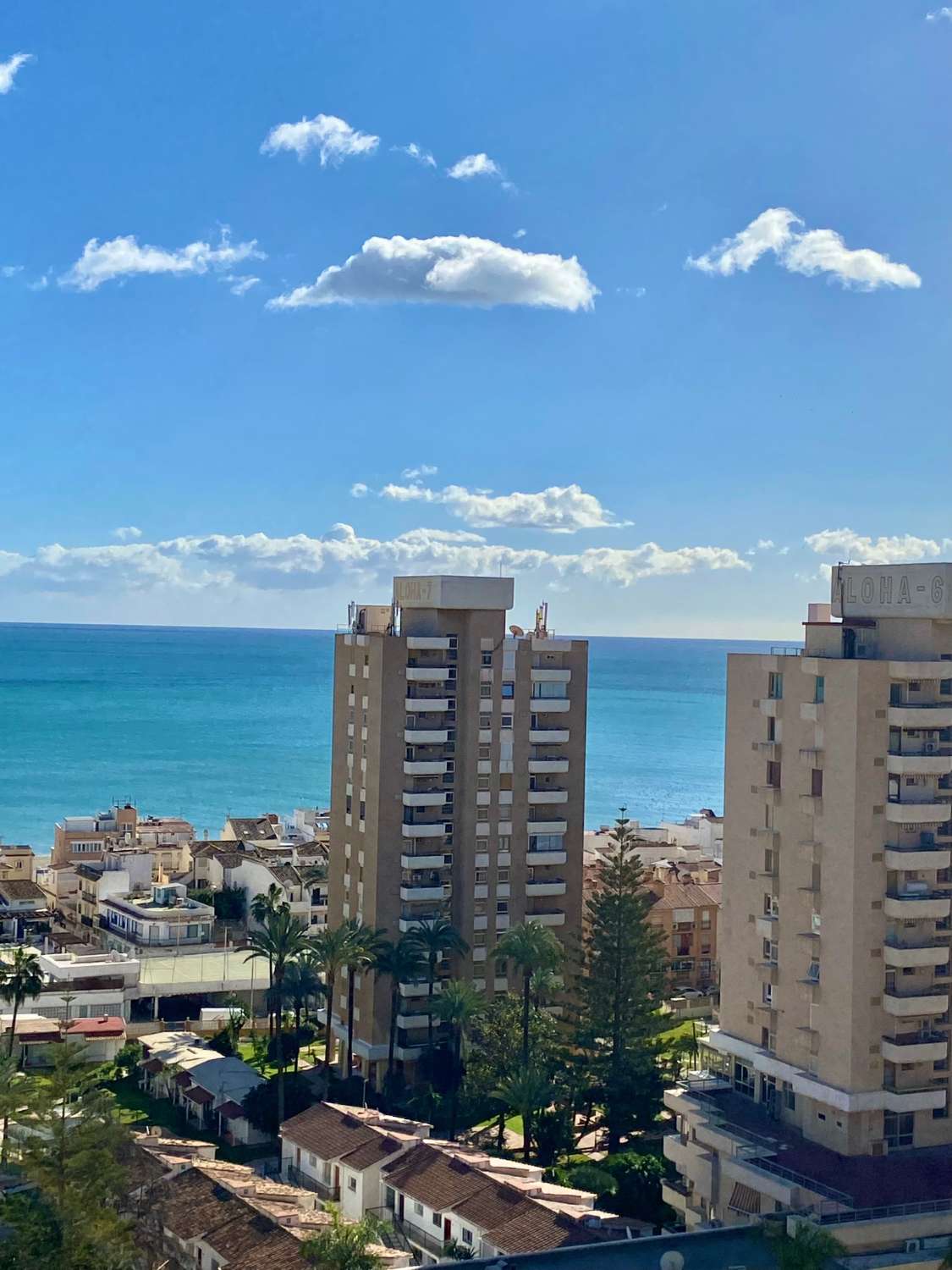 MEDIA TEMPORADA . SE ALQUILA DESDE 1/10/24-31/5/25 BONITO APARTAMENTO EN LA CARIHUELA (TORREMOLINOS)