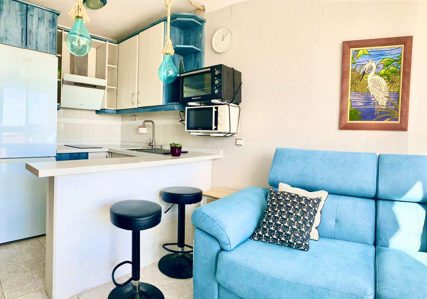 MEDIA TEMPORADA . SE ALQUILA DESDE 1/10/24-31/5/25 BONITO APARTAMENTO EN LA CARIHUELA (TORREMOLINOS)