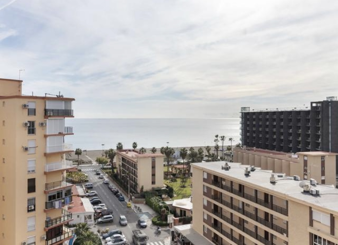 HALF SEASON. RENTED FROM 1.10.2025-31.06. 2026 BEAUTIFUL STUDIO WITH SEA VIEWS IN PLAYAMAR (TORREMOLINOS)