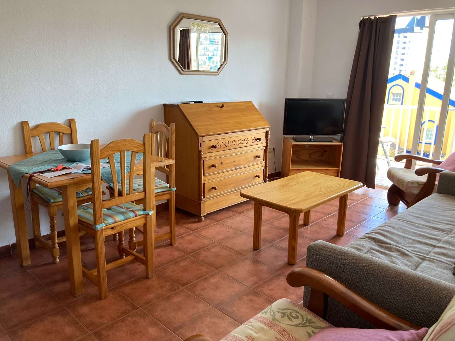 HALF SEIZOEN. TE HUUR VAN 1.9.25 - 31.5.2026 MOOI APPARTEMENT MET UITZICHT OP ZEE OP DE 2E LIJN VAN HET STRAND IN FUENGIROLA