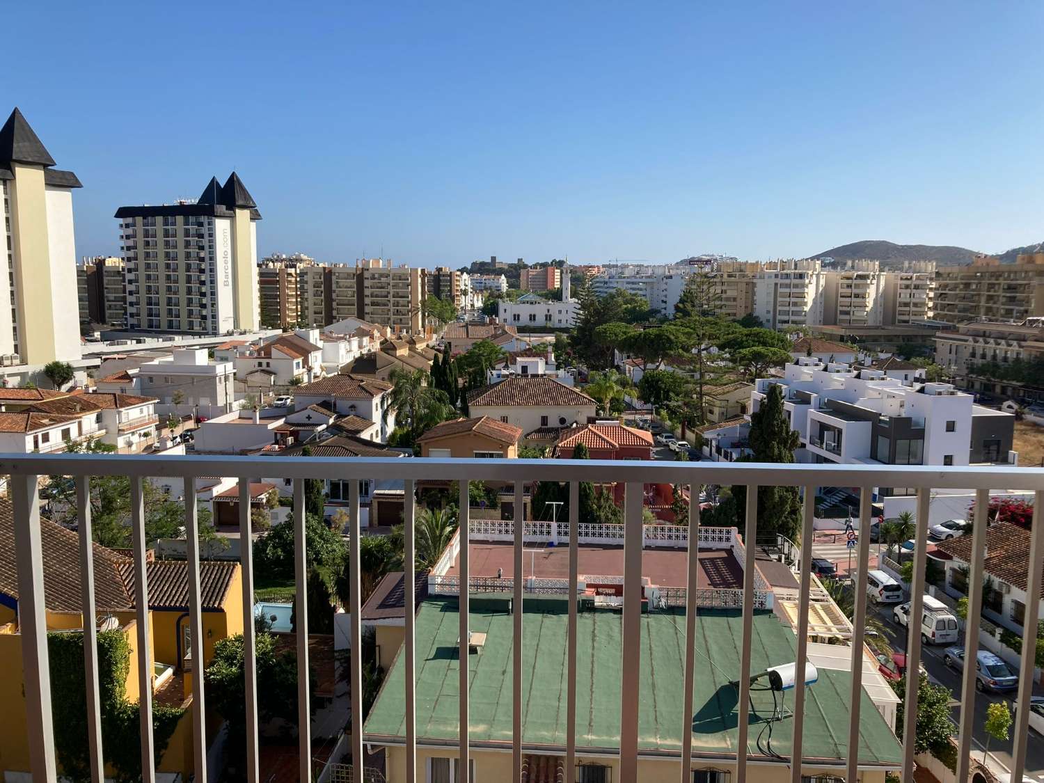 HALBE SAISON. ZU VERMIETEN VOM 1.9.25 - 31.5.2026 SCHÖNE WOHNUNG MIT MEERBLICK IN DER 2. STRANDLINIE IN FUENGIROLA