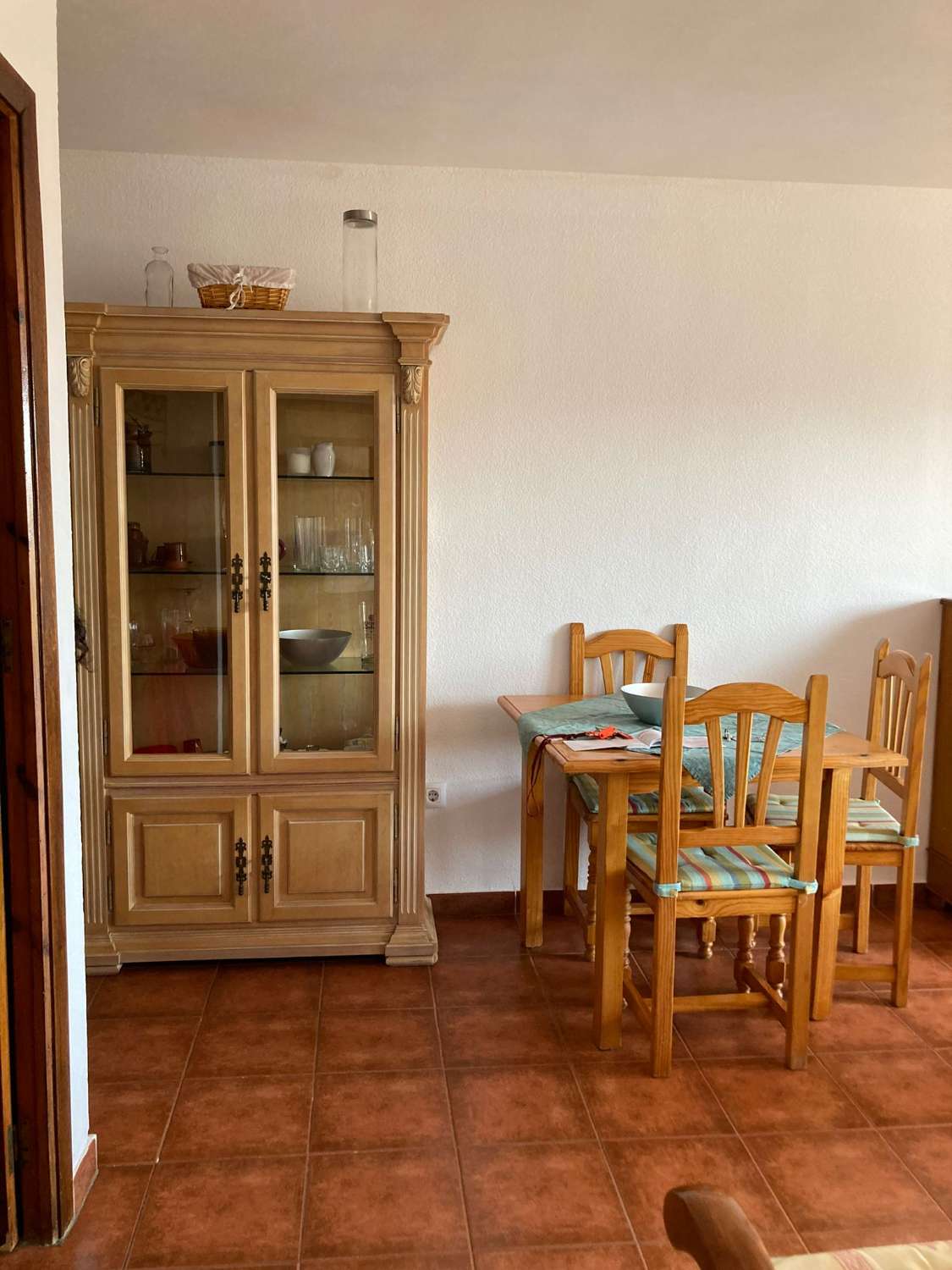 HALF SEIZOEN. TE HUUR VAN 1.9.25 - 31.5.2026 MOOI APPARTEMENT MET UITZICHT OP ZEE OP DE 2E LIJN VAN HET STRAND IN FUENGIROLA