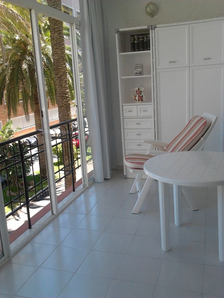 MEDIA TEMPORADA . SE ALQUILA DESDE 01.03.2024- 30.6.2024 Y DEL 1.10.204-30.6.2025 BONITO APARTAMENTO  EN 1ª LINEA DE PLAYA EN  TORREMOLINOS