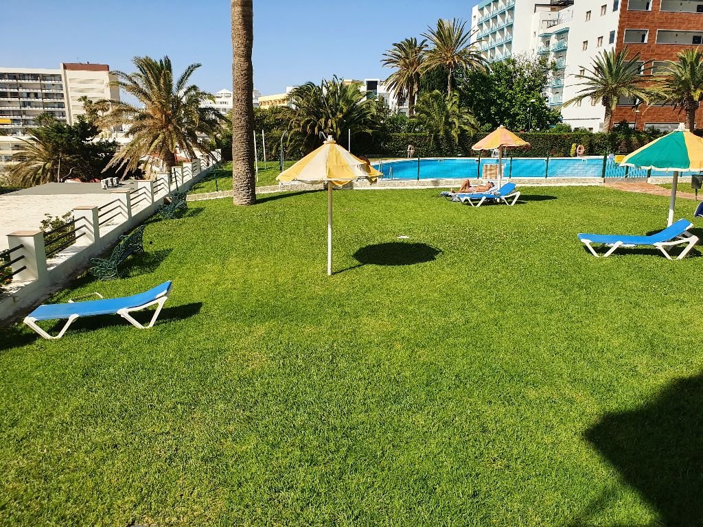 MIDDEN SEIZOEN. TE HUUR VAN 01.03.2024- 30.6.2024 EN VAN 1.10.204-30.6.2025 MOOI APPARTEMENT OP DE 1E LIJN VAN HET STRAND IN TORREMOLINOS