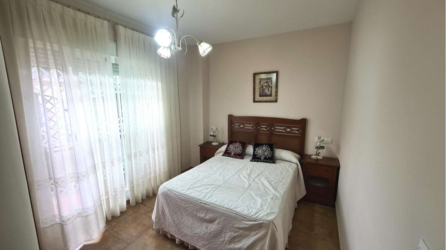 SE VENDE BONITO Y AMPLIO  APARTAMENTO EN BENALMADENA COSTA