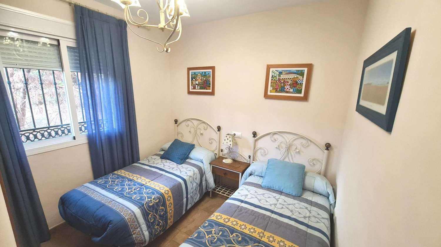 SE VENDE BONITO Y AMPLIO  APARTAMENTO EN BENALMADENA COSTA