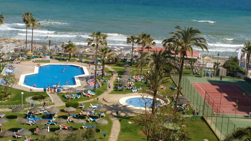 MID-SEASON. FOR RENT FROM 1.10.2024-31.5.2025 BEAUTIFUL STUDIO APARTMENT WITH HARBOUR AND SEA VIEWS IN TORREMOLINOS