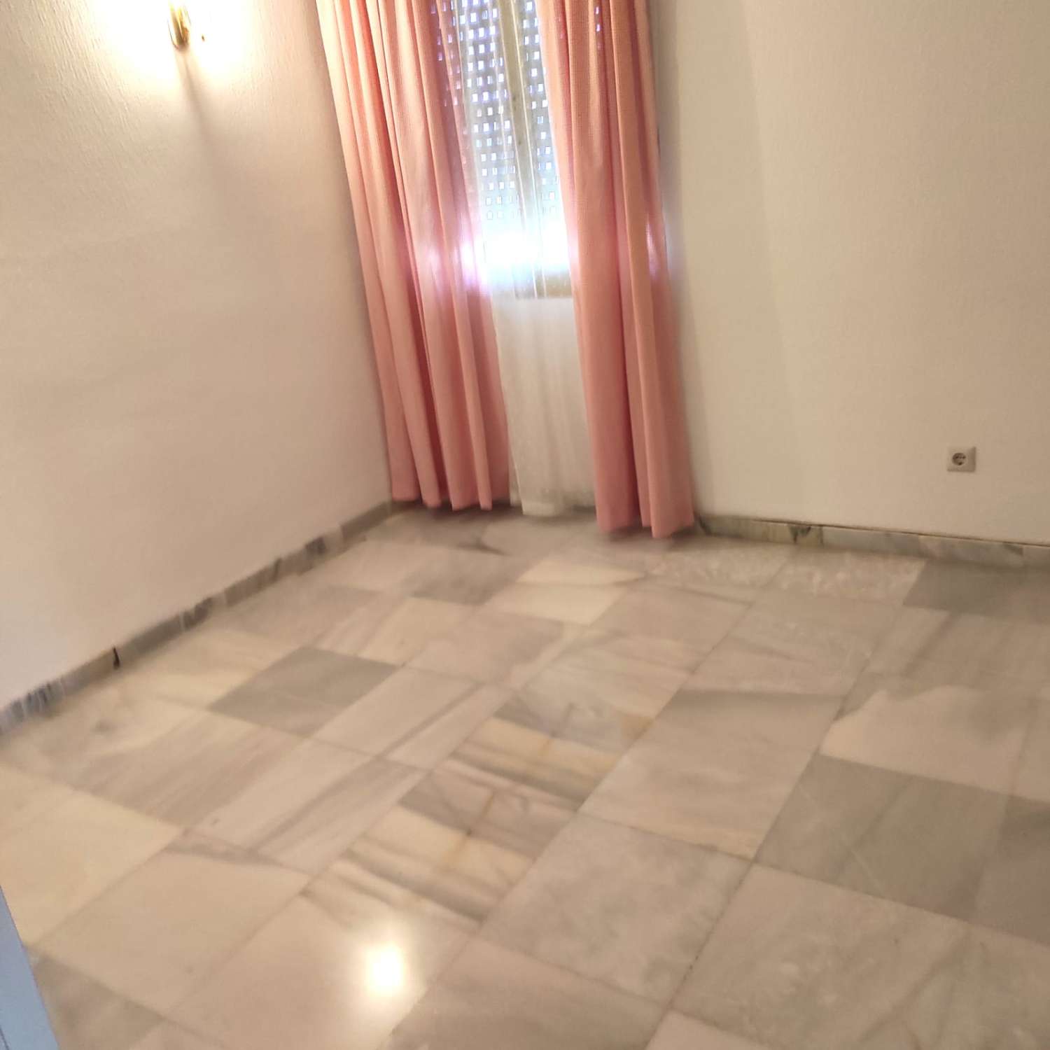 APPARTEMENT TE KOOP IN HET CENTRUM VAN FUENGIROLA