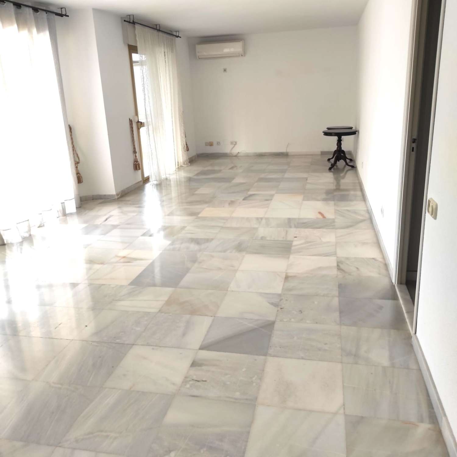 APPARTEMENT À VENDRE DANS LE CENTRE DE FUENGIROLA