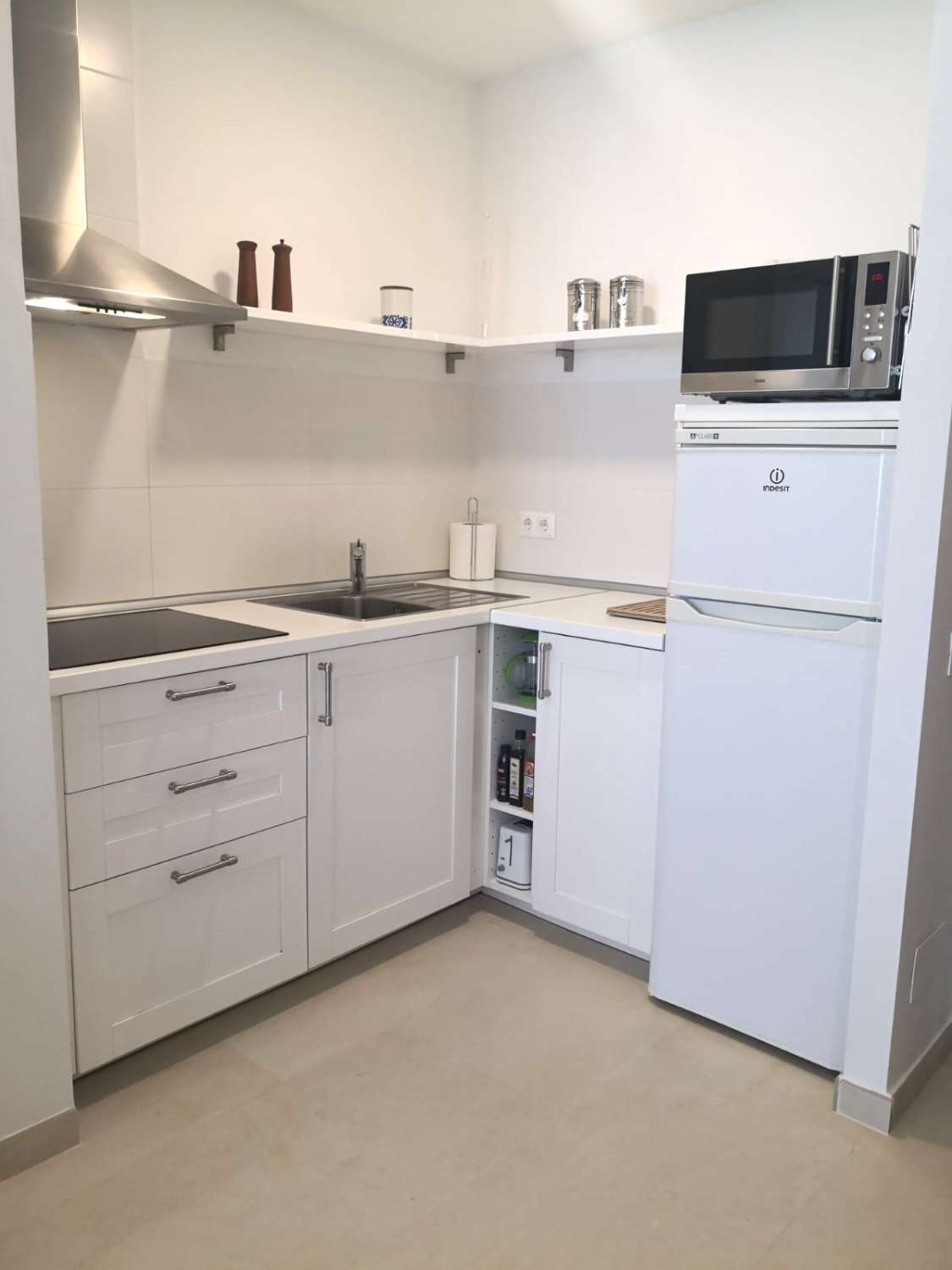 SE ALQUILA BONITO APARTAMENTO DESDE EL 02/9/2024 - 31/12/24 y del 1.4.2025-29.6.25 EN ZONA PUERTO MARINA (BENALMÁDENA COSTA)