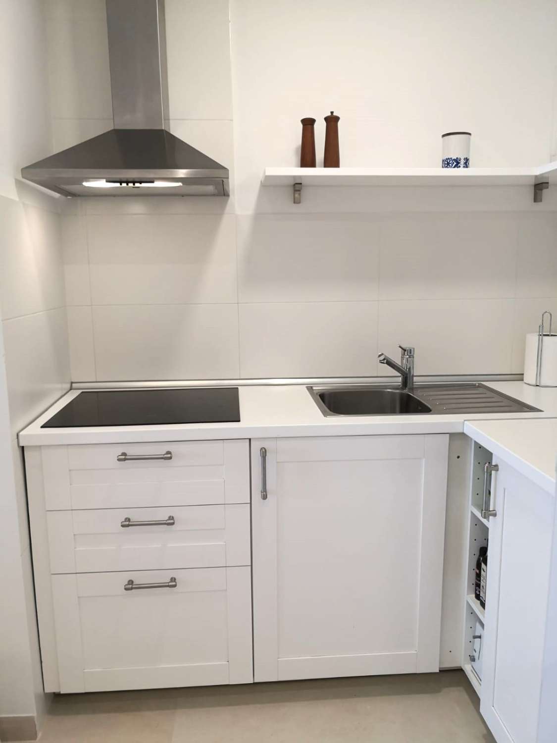 SE ALQUILA BONITO APARTAMENTO DESDE EL 01/9/2025- 30/06/26 EN ZONA PUERTO MARINA (BENALMÁDENA COSTA)