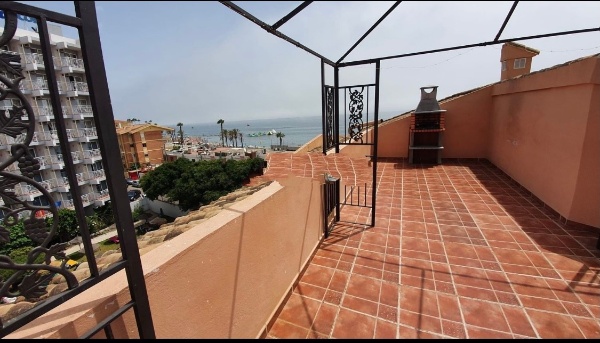 MID-SEASON. FOR RENT FROM 1.9.24-30.6.25 BEAUTIFUL DUPLEX PENTHOUSE WITH SEA VIEWS ON 1ST LINE OF BEACH IN BENALMADENA