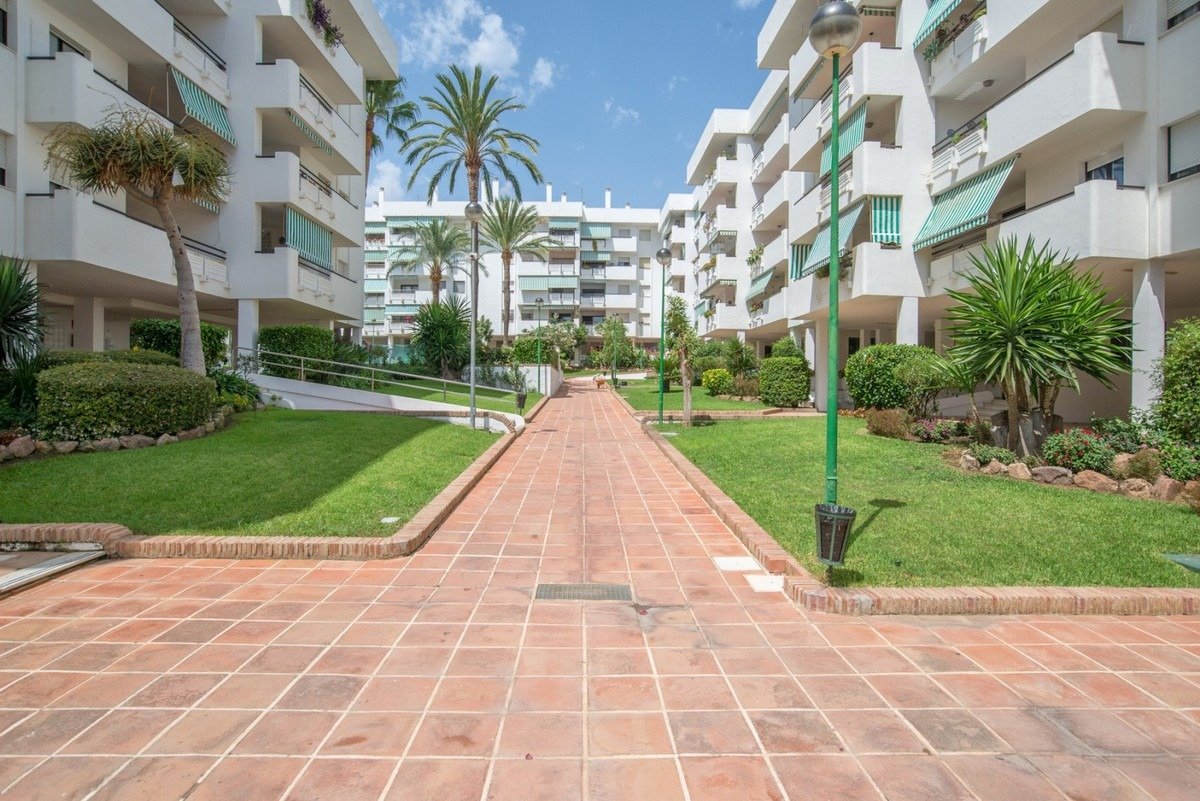 APPARTEMENT TE HUUR VAN 01/11/2024 - 31/03/2025 IN BENALMÁDENA