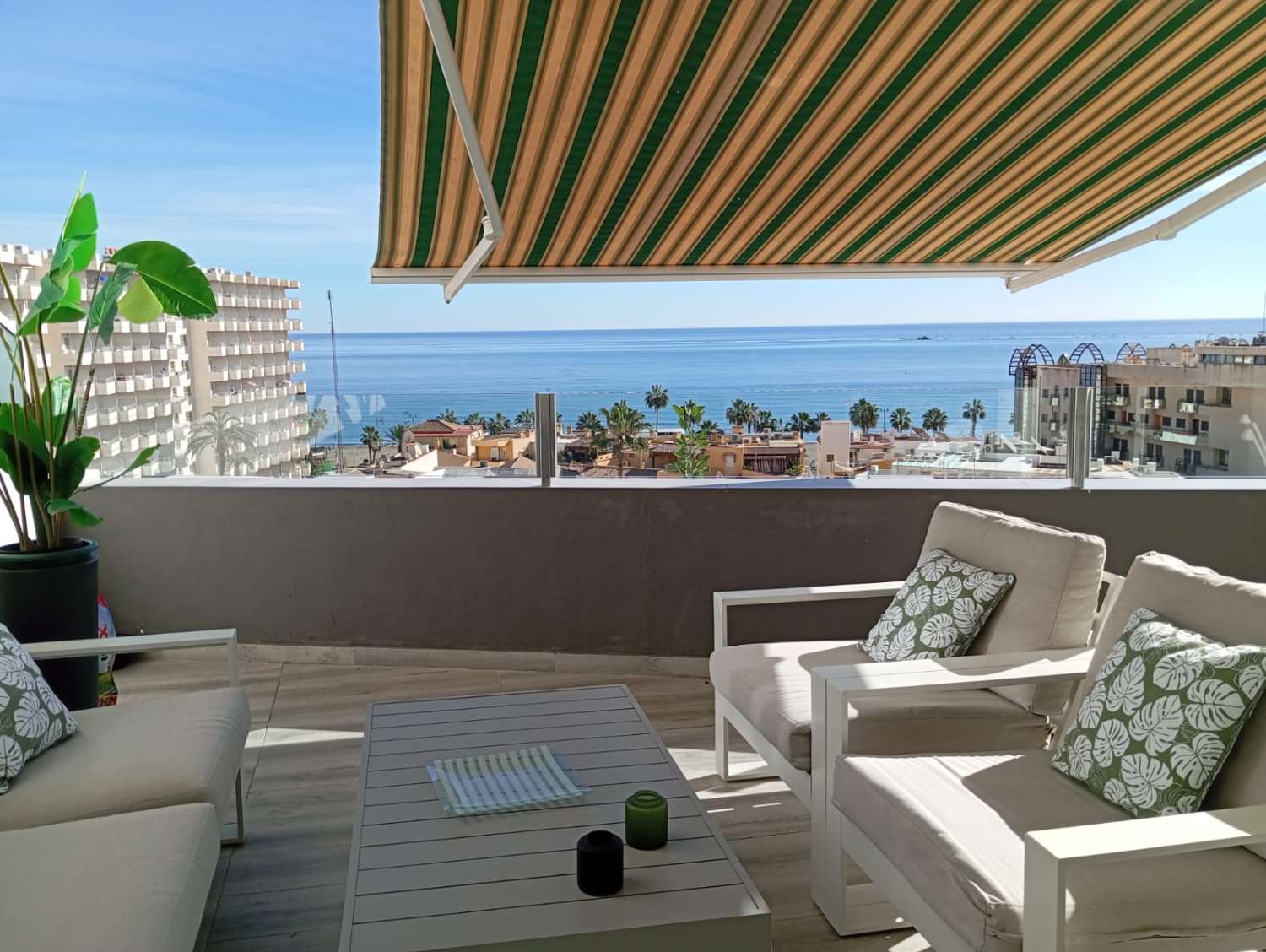 HALF SEASON. RENTED FROM 1.4.25 -31.5.25 and FROM 1.10.25-30. 5.26 MAGNIFICENT APARTMENT WITH SEA VIEWS IN BAJONDILLO (TORREMOLINOS)