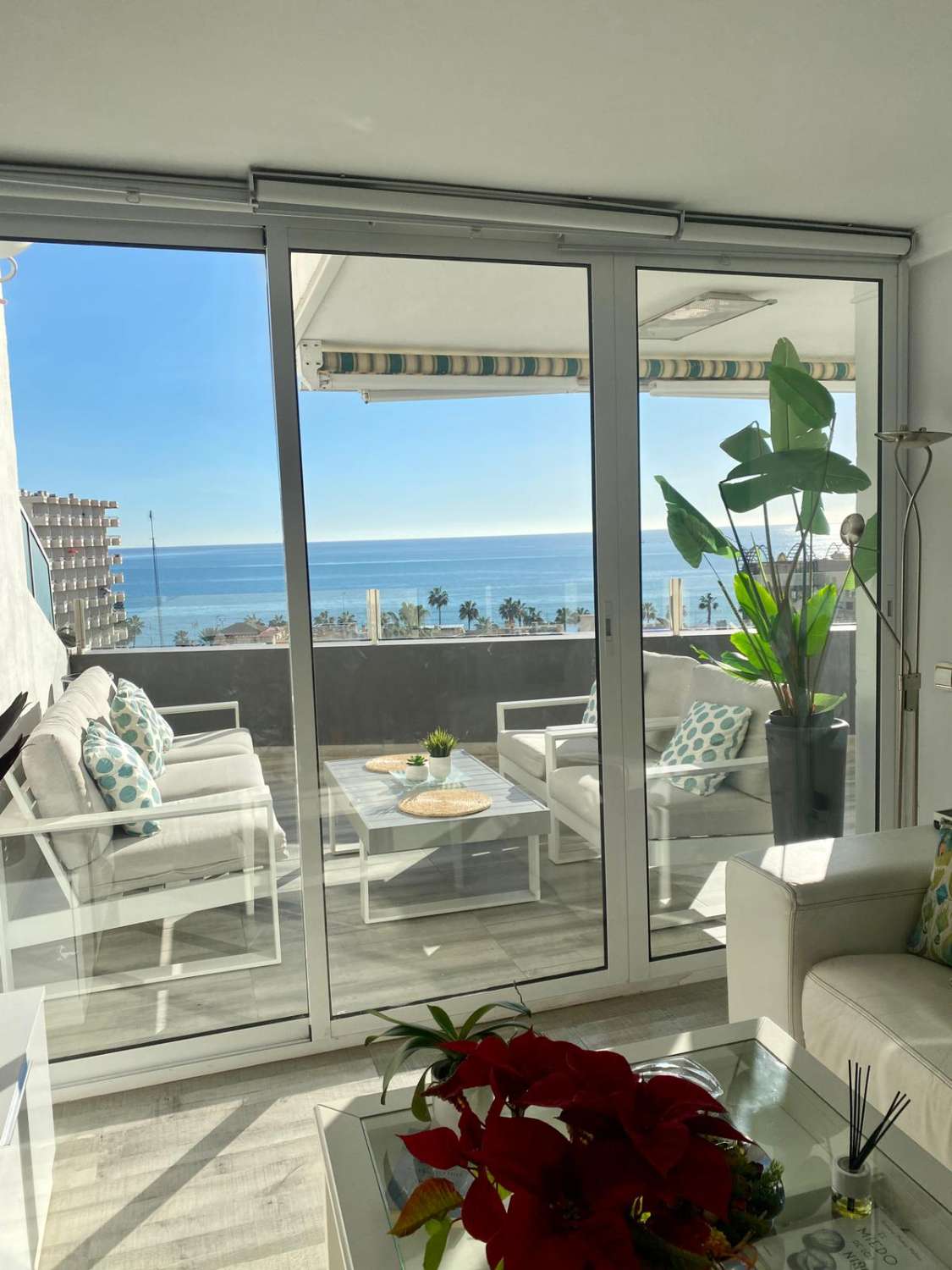 HALF SEASON. RENTED FROM 1.4.25 -31.5.25 and FROM 1.10.25-30. 5.26 MAGNIFICENT APARTMENT WITH SEA VIEWS IN BAJONDILLO (TORREMOLINOS)