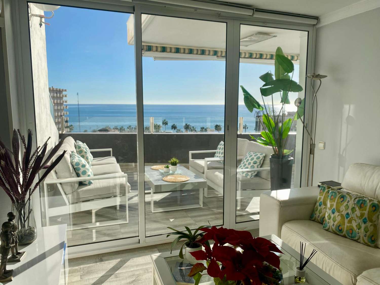 HALF SEASON. RENTED FROM 1.4.25 -31.5.25 and FROM 1.10.25-30. 5.26 MAGNIFICENT APARTMENT WITH SEA VIEWS IN BAJONDILLO (TORREMOLINOS)