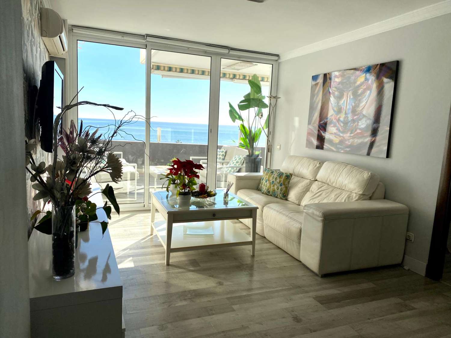 HALF SEASON. RENTED FROM 1.4.25 -31.5.25 and FROM 1.10.25-30. 5.26 MAGNIFICENT APARTMENT WITH SEA VIEWS IN BAJONDILLO (TORREMOLINOS)