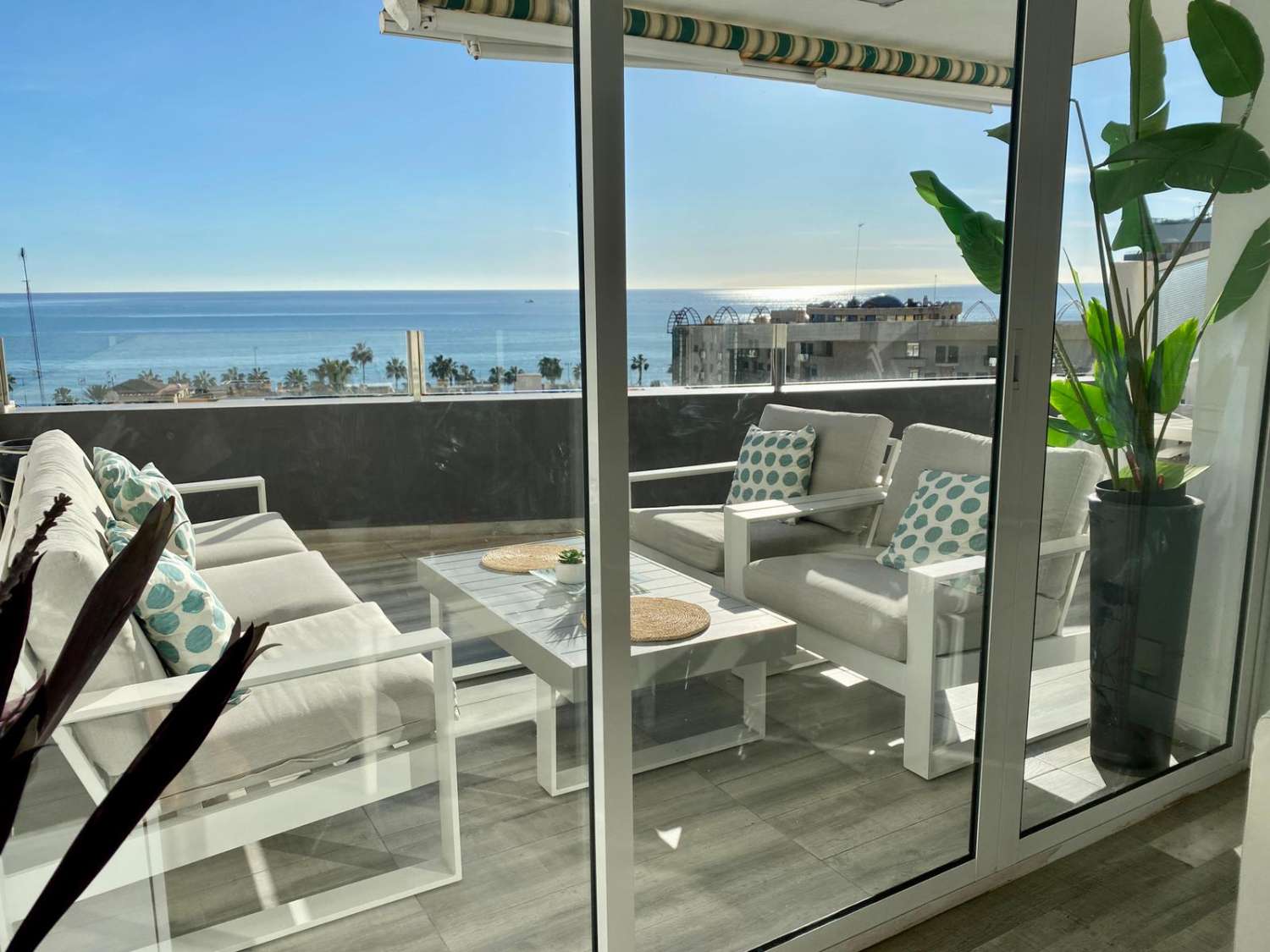 HALF SEASON. RENTED FROM 1.4.25 -31.5.25 and FROM 1.10.25-30. 5.26 MAGNIFICENT APARTMENT WITH SEA VIEWS IN BAJONDILLO (TORREMOLINOS)