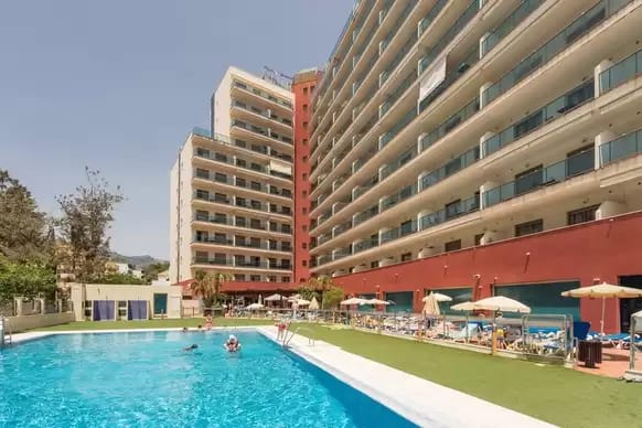 HALF SEASON. FOR RENT FROM 1.3.25-31.5.25 NICE APARTMENT WITH SEA VIEWS 200 METERS FROM THE BEACH IN BENALMADENA