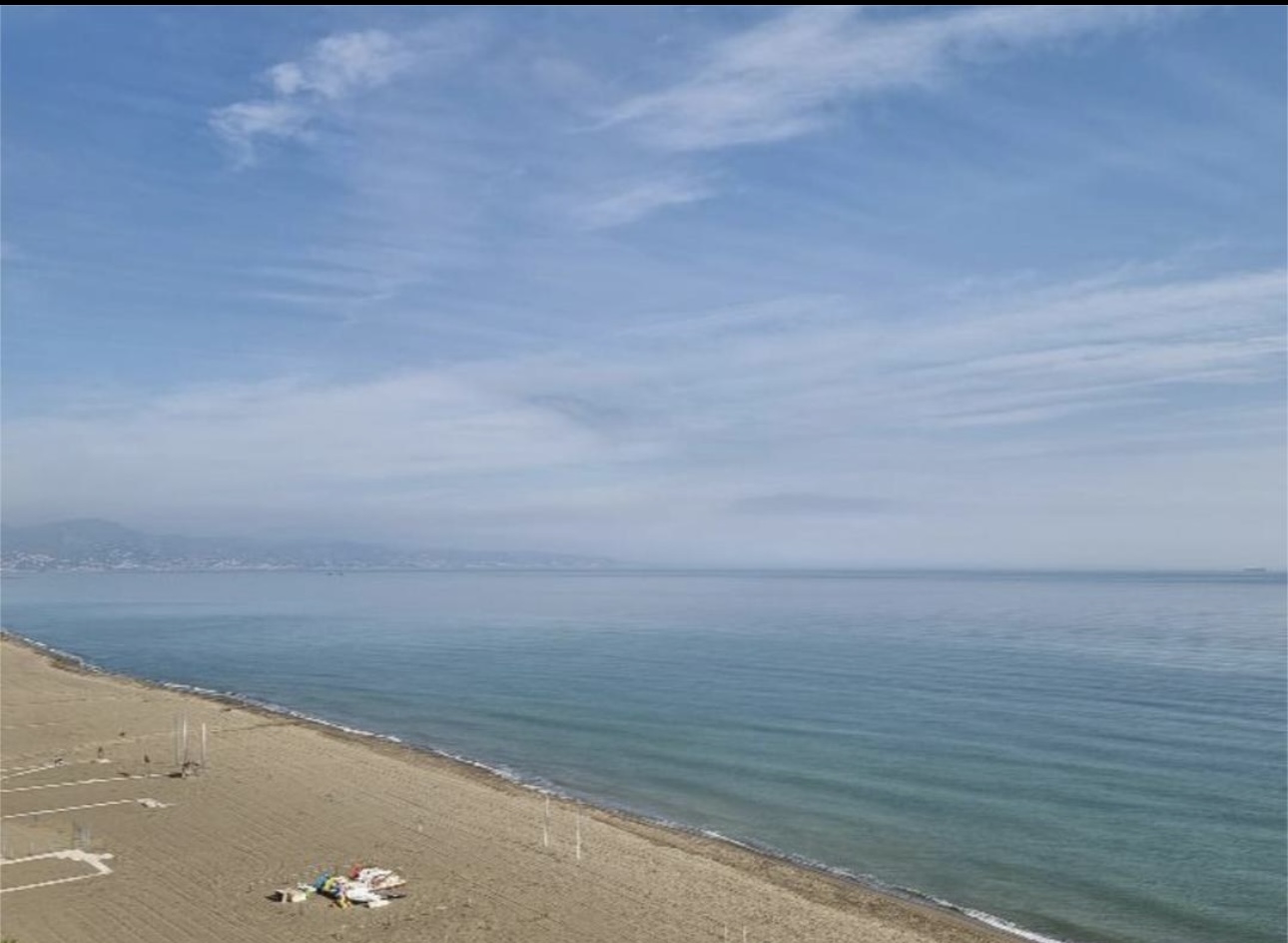 HALV SÄSONG. UTHYRES FRÅN 1.9.24-30.6.25 UNDERBAR LÄGENHET PÅ 1: A RADEN AV STRANDEN MED OTROLIG HAVSUTSIKT I BENYAMINA (TORREMOLINOS)