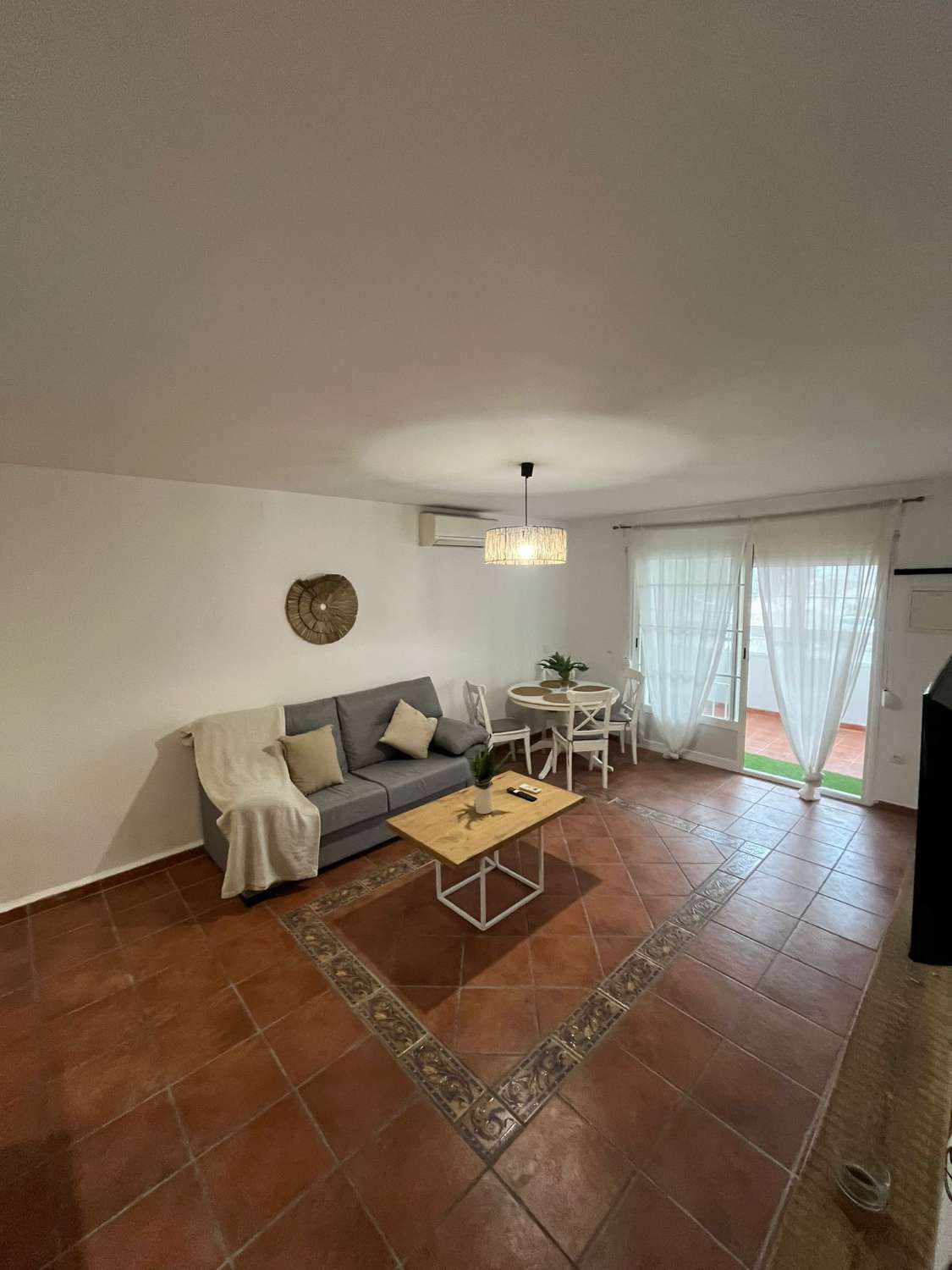 Ref. 2253 MOOI EN LICHT APPARTEMENT TE HUUR VAN 01-10-2024 TOT 31-04-2025 IN PUEBLO EVITA