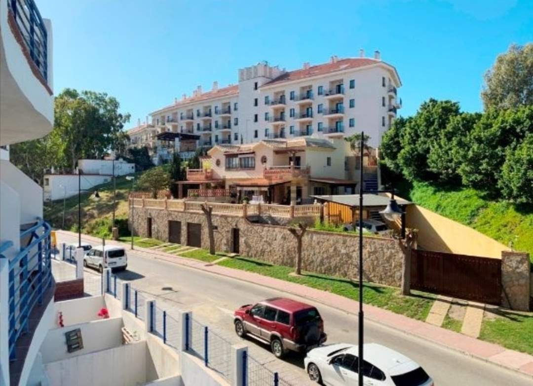 LÅNGSIKTIGT Trevlig lägenhet uthyres från 1 oktober 2024 i Benalmadena Costa 200 meter från stranden