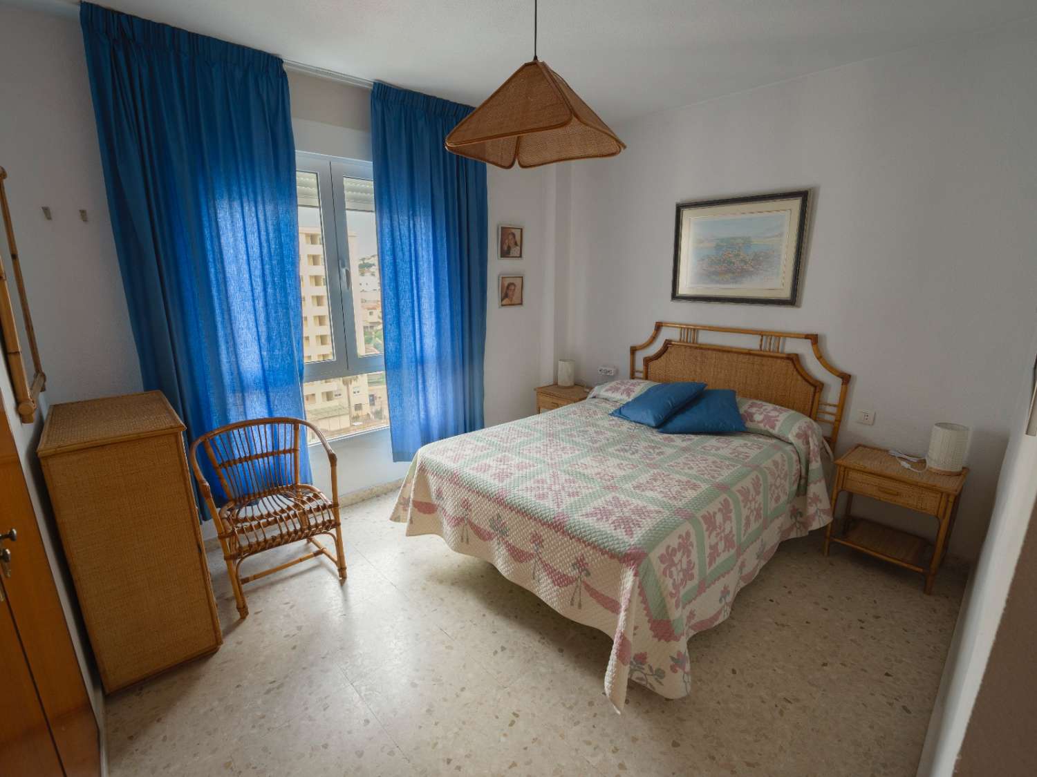 HALF SEIZOEN. TE HUUR VANAF 01/9/2025- 30/06/26 MOOI APPARTEMENT MET ZEEZICHT IN LA CARIHUELA (TORREMOLINOS)