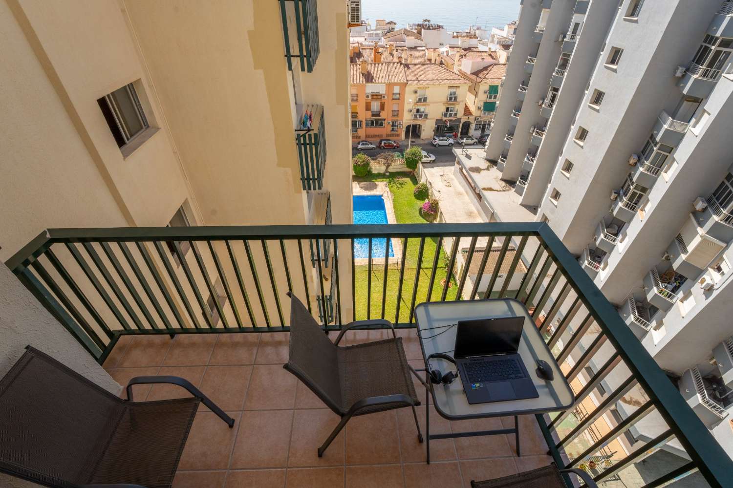 HALBE SAISON. ZU VERMIETEN VOM 01.9.2025- 30.06.26 SCHÖNE WOHNUNG MIT MEERBLICK IN LA CARIHUELA (TORREMOLINOS)