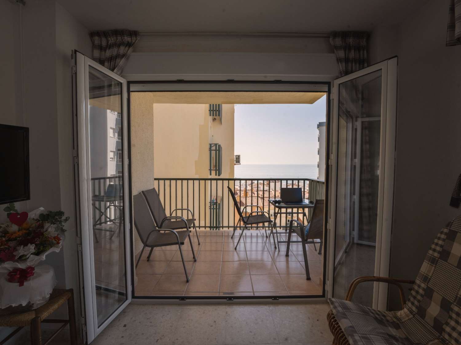 HALF SEIZOEN. TE HUUR VANAF 01/9/2025- 30/06/26 MOOI APPARTEMENT MET ZEEZICHT IN LA CARIHUELA (TORREMOLINOS)