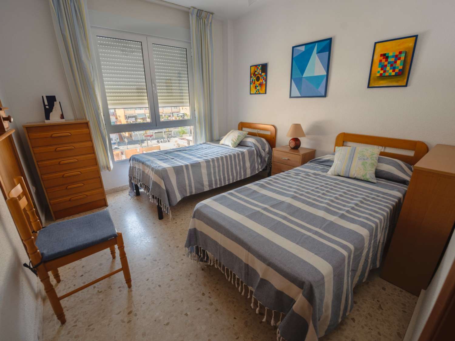 HALF SEIZOEN. TE HUUR VANAF 01/9/2025- 30/06/26 MOOI APPARTEMENT MET ZEEZICHT IN LA CARIHUELA (TORREMOLINOS)