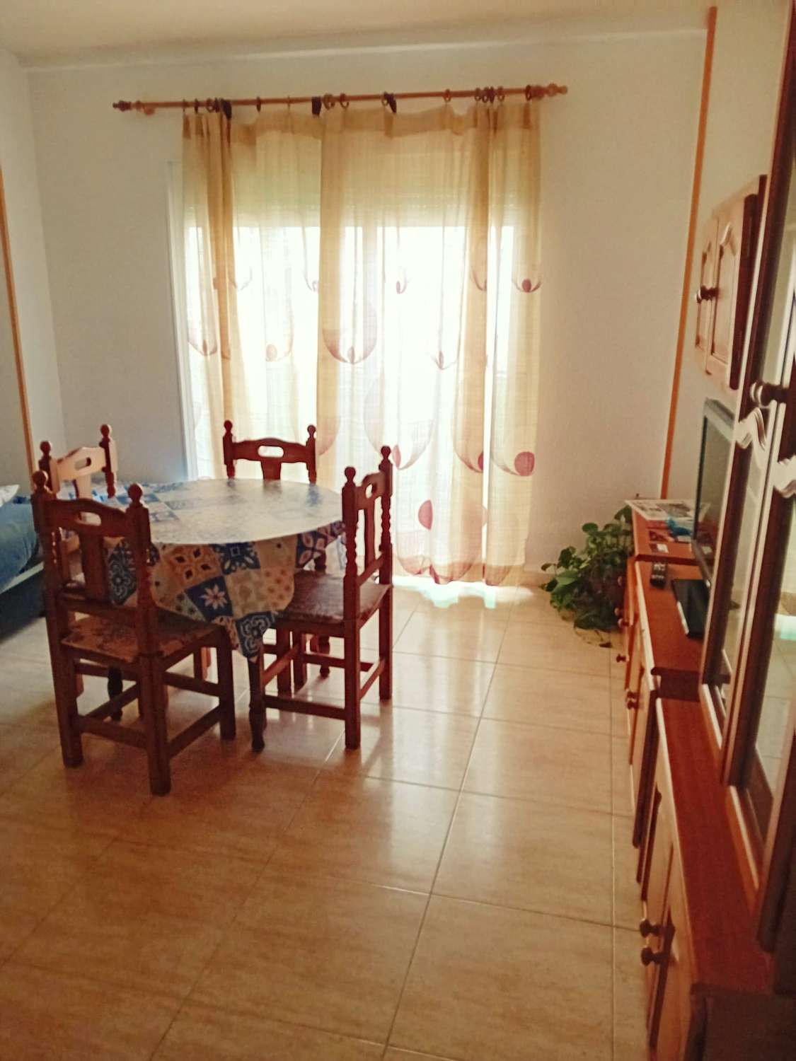 DEMI-SAISON. LOCATION DE 1.2.25-30.6.25 APPARTEMENT EXTÉRIEUR À FUENGIROLA AVEC UN EXCELLENT EMPLACEMENT