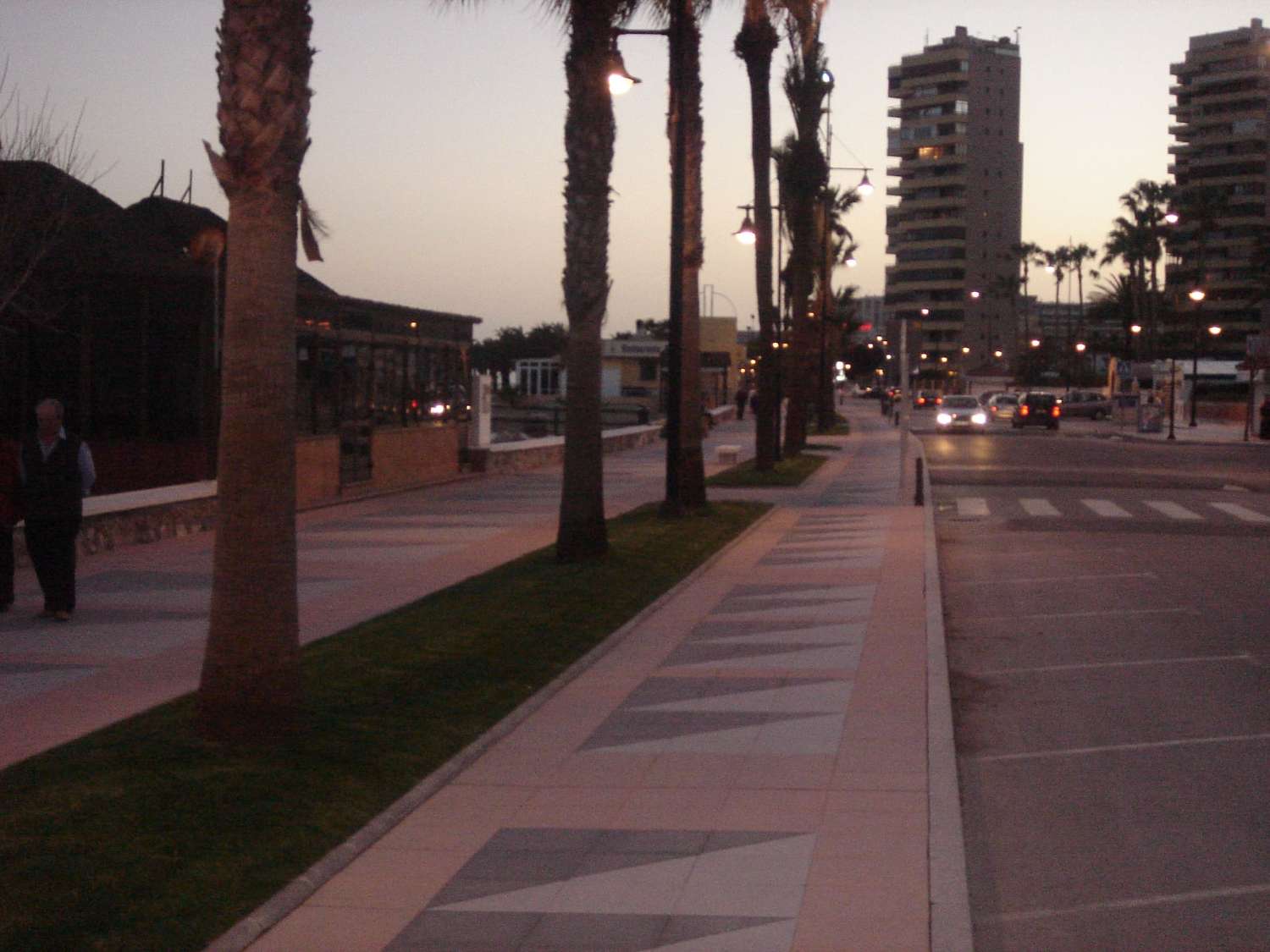 MITTEN IN DER SAISON. Zu vermieten von 23.2.25-30.6.25 Schöne Strandwohnung in erster Linie mit Meerblick in Playamar (Torremolinos)