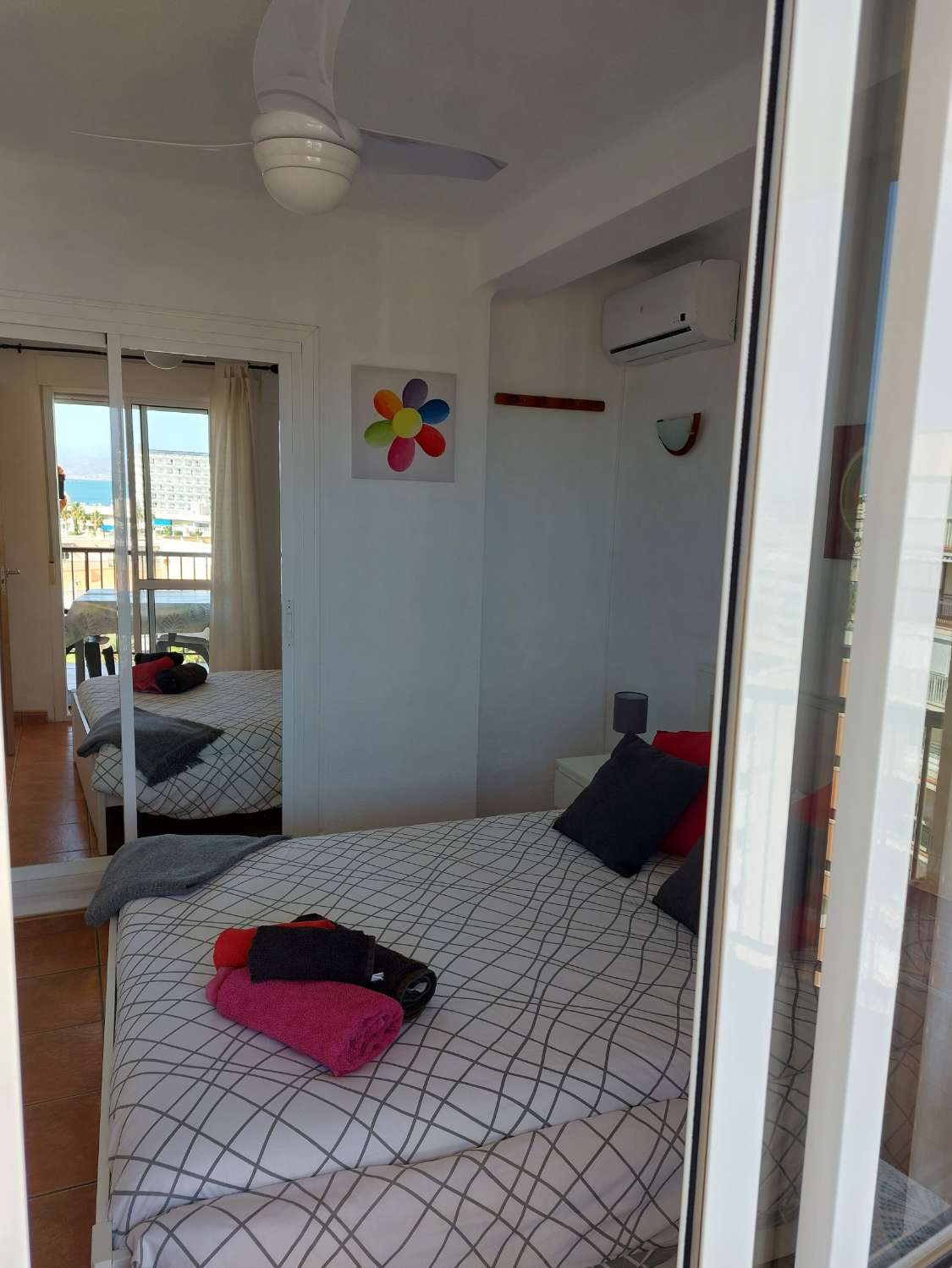 MITTEN IN DER SAISON. Zu vermieten von 23.2.25-30.6.25 Schöne Strandwohnung in erster Linie mit Meerblick in Playamar (Torremolinos)