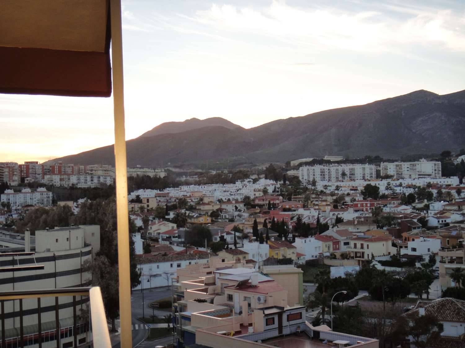 MOYENNE SAISON. A louer du 23.2.25-30.6.25 Bel appartement en 1ère ligne de plage avec vue sur la mer à Playamar (Torremolinos)