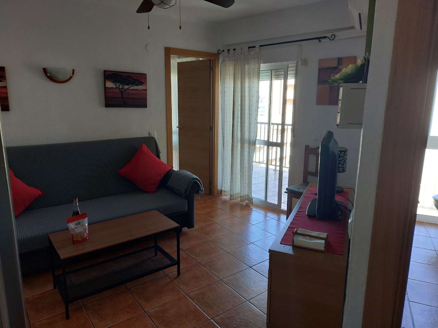 MIDDEN SEIZOEN. Te huur van 23.2.25-30.6.25 Mooi 1e lijns strand appartement met zeezicht in Playamar (Torremolinos)