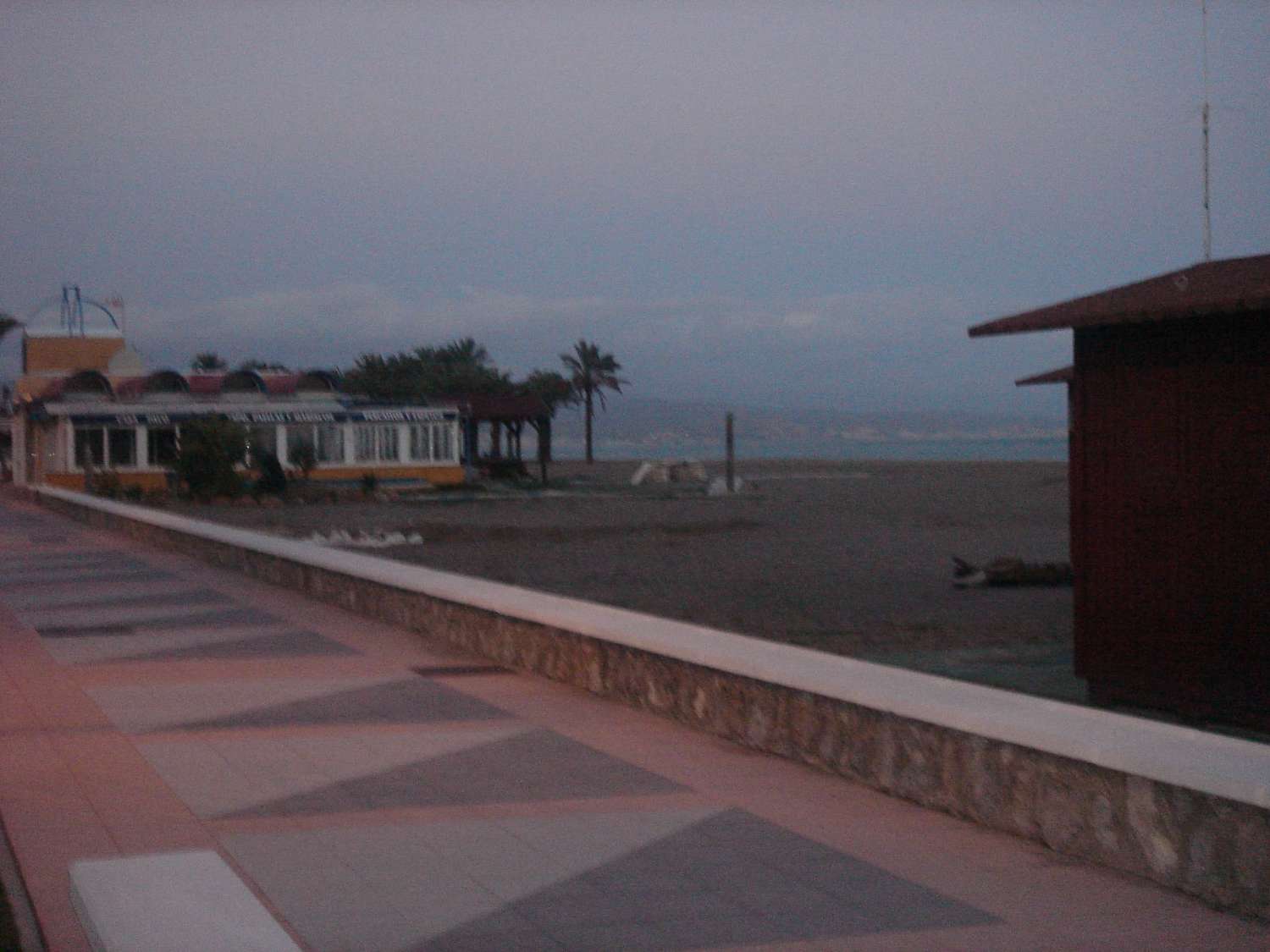 MID-SEASON. For rent from 23.2.25-30.6.25 Nice 1st line beach apartment with sea views in Playamar (Torremolinos)