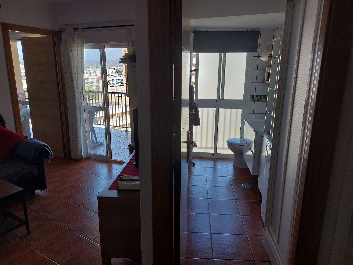 MIDDEN SEIZOEN. Te huur van 23.2.25-30.6.25 Mooi 1e lijns strand appartement met zeezicht in Playamar (Torremolinos)