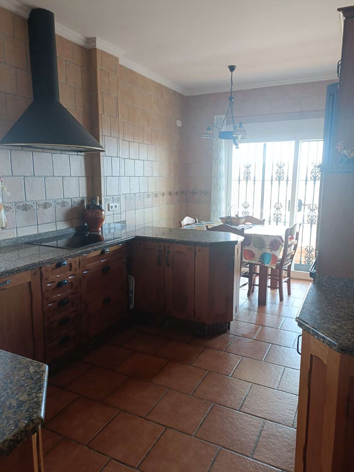 MID-SEASON. FOR RENT FROM 1.9.24-30.6.25 DETACHED VILLA IN LA SIERRA ZONA EL PALO (MALAGA)