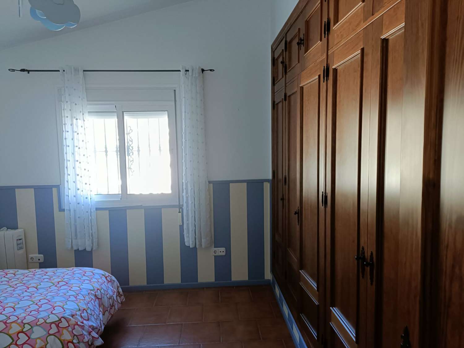 MIDDEN SEIZOEN. TE HUUR VANAF 1.9.24-30.6.25 VRIJSTAANDE VILLA IN LA SIERRA ZONA EL PALO (MALAGA)