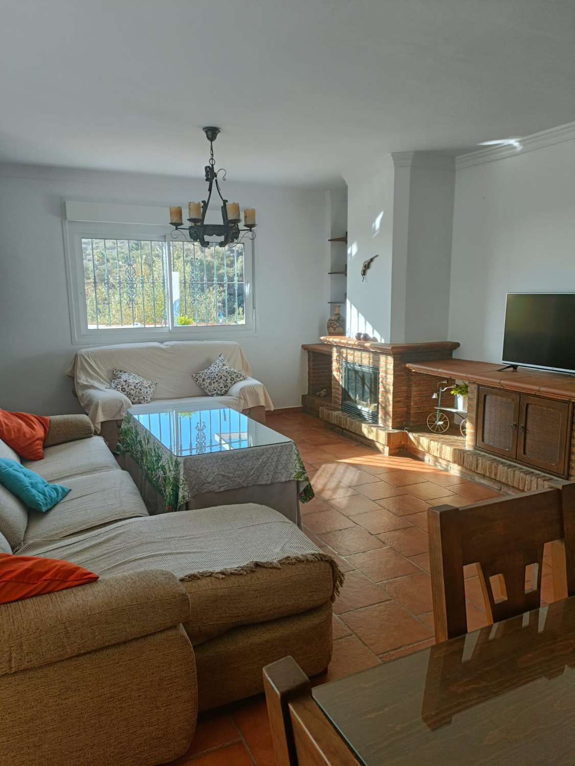 MID-SEASON. FOR RENT FROM 1.9.24-30.6.25 DETACHED VILLA IN LA SIERRA ZONA EL PALO (MALAGA)