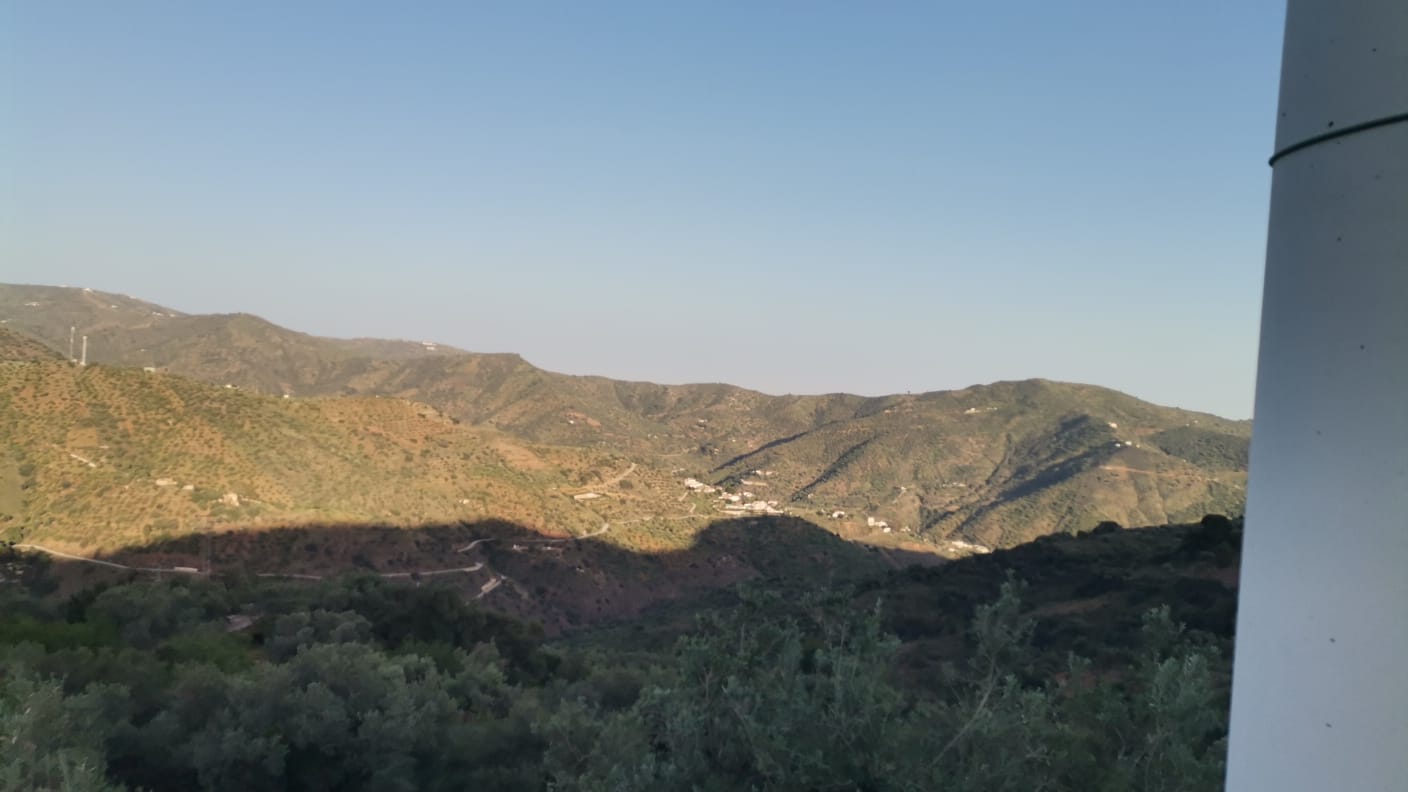 MIDDEN SEIZOEN. TE HUUR VANAF 1.9.24-30.6.25 VRIJSTAANDE VILLA IN LA SIERRA ZONA EL PALO (MALAGA)