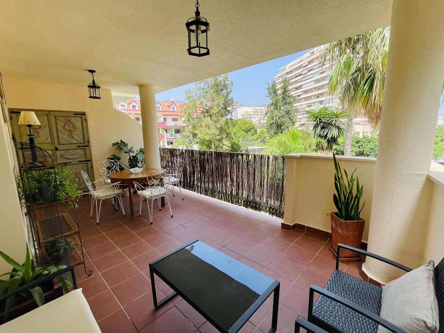 MEDIA TEMPORADA . SE ALQUILA DEL 1.9.24-15.6.25.BONITO APARTAMENTO CERCA DEL CAMPO DE GOLF DE TORREQUEBRADA (BENALMADENA