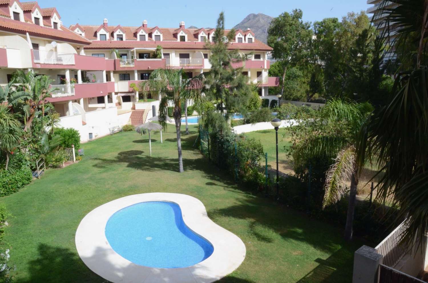 MEDIA TEMPORADA . SE ALQUILA DEL 1.9.24-15.6.25.BONITO APARTAMENTO CERCA DEL CAMPO DE GOLF DE TORREQUEBRADA (BENALMADENA