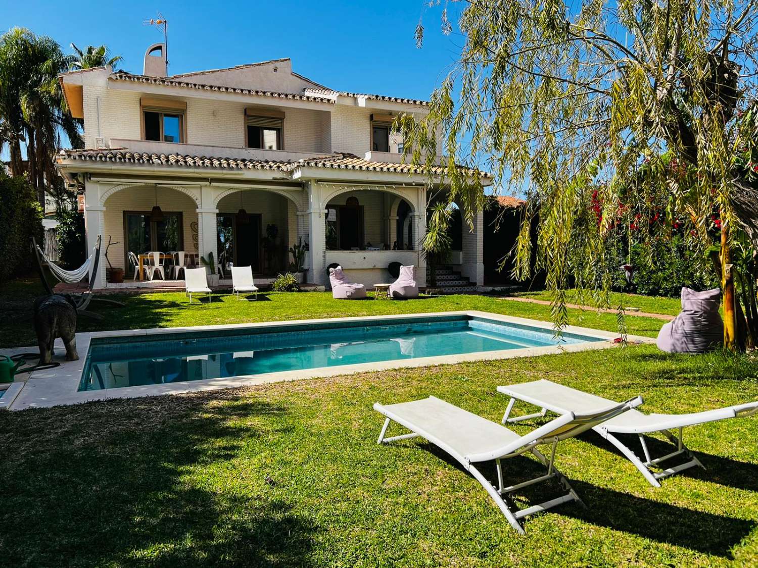 Lang sesong. Storslått villa til leie i Playamar området (Torremolinos)