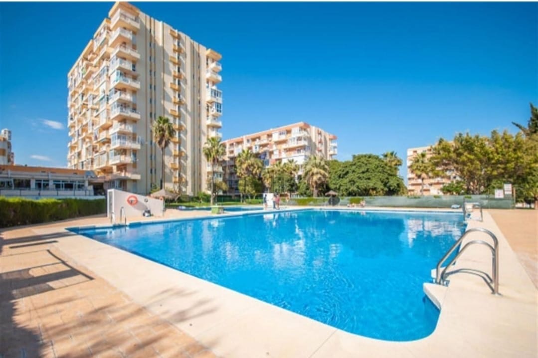 media temporada . Se alquila de 1.10.24-31.5.25 bonito apartamento en Arroyo de la Miel. ( Benalmádena )